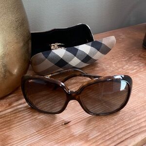 Square tortoise brown Burberry sunglasses
